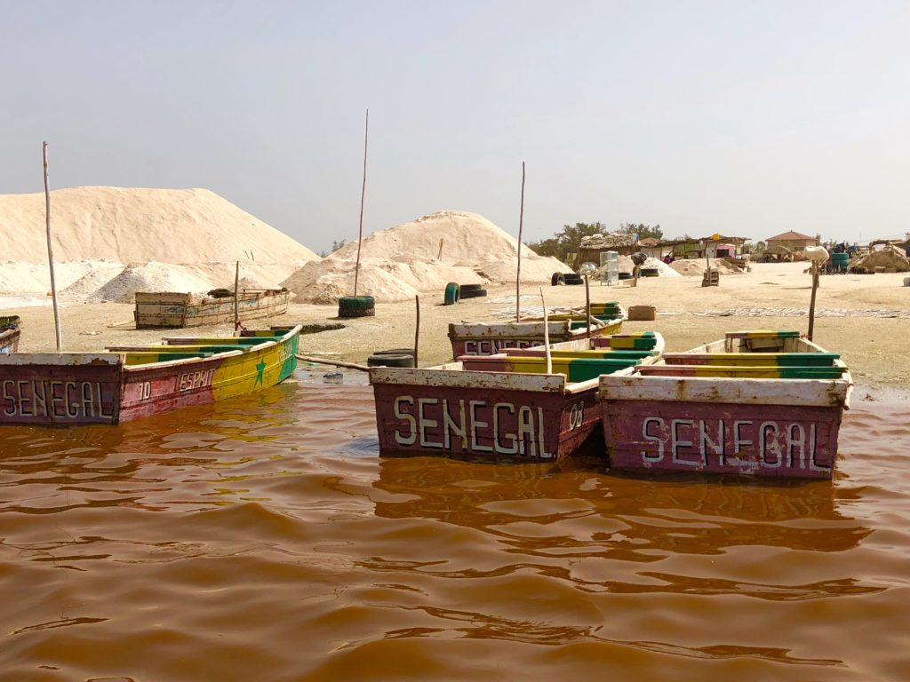 Pirogues lac rose voyager Sénégal